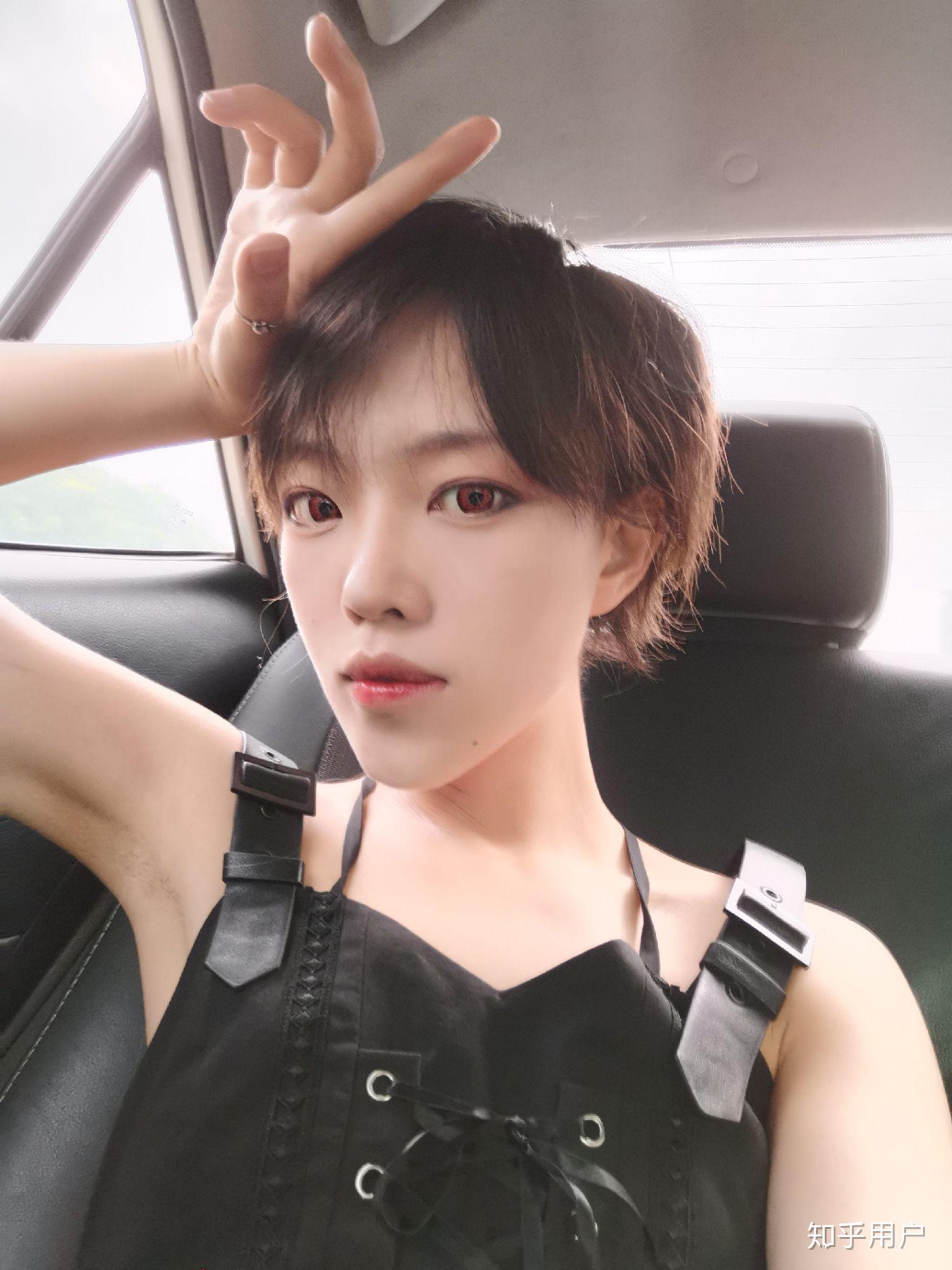 女孩子剪了超短发还可以穿裙子吗并不是特别好看的女孩子