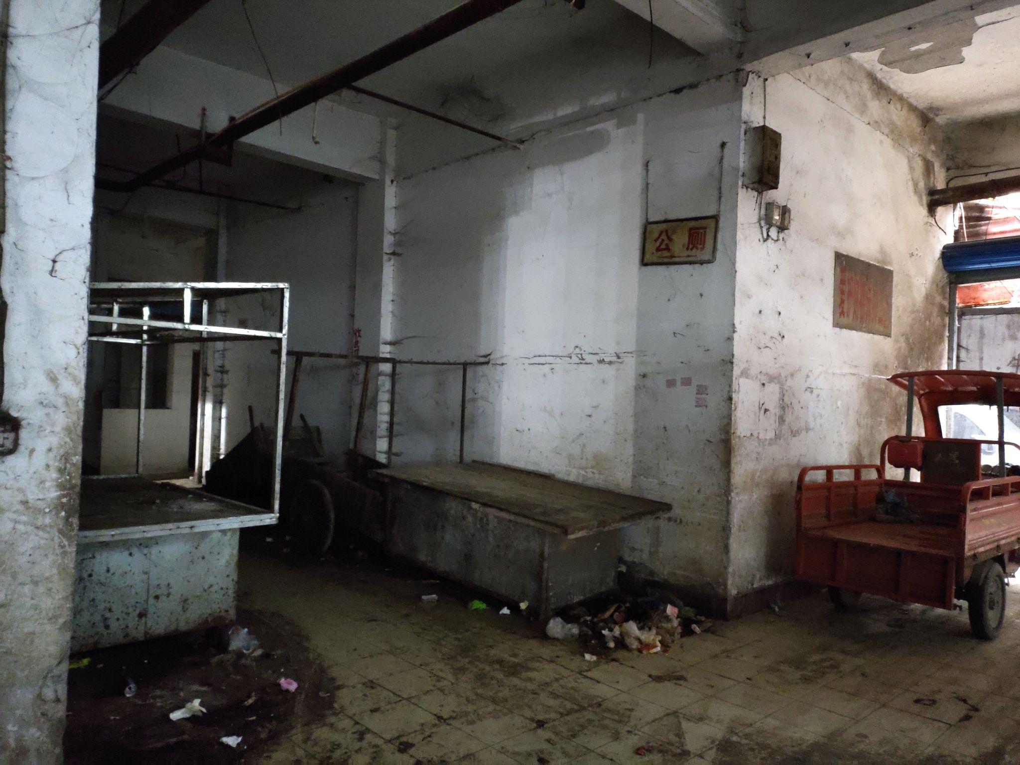 为什么国内的公共厕所普遍脏臭不堪