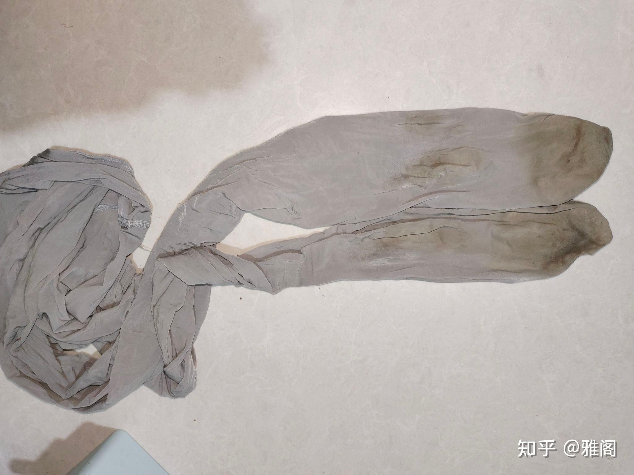 女生穿的丝袜会臭吗?