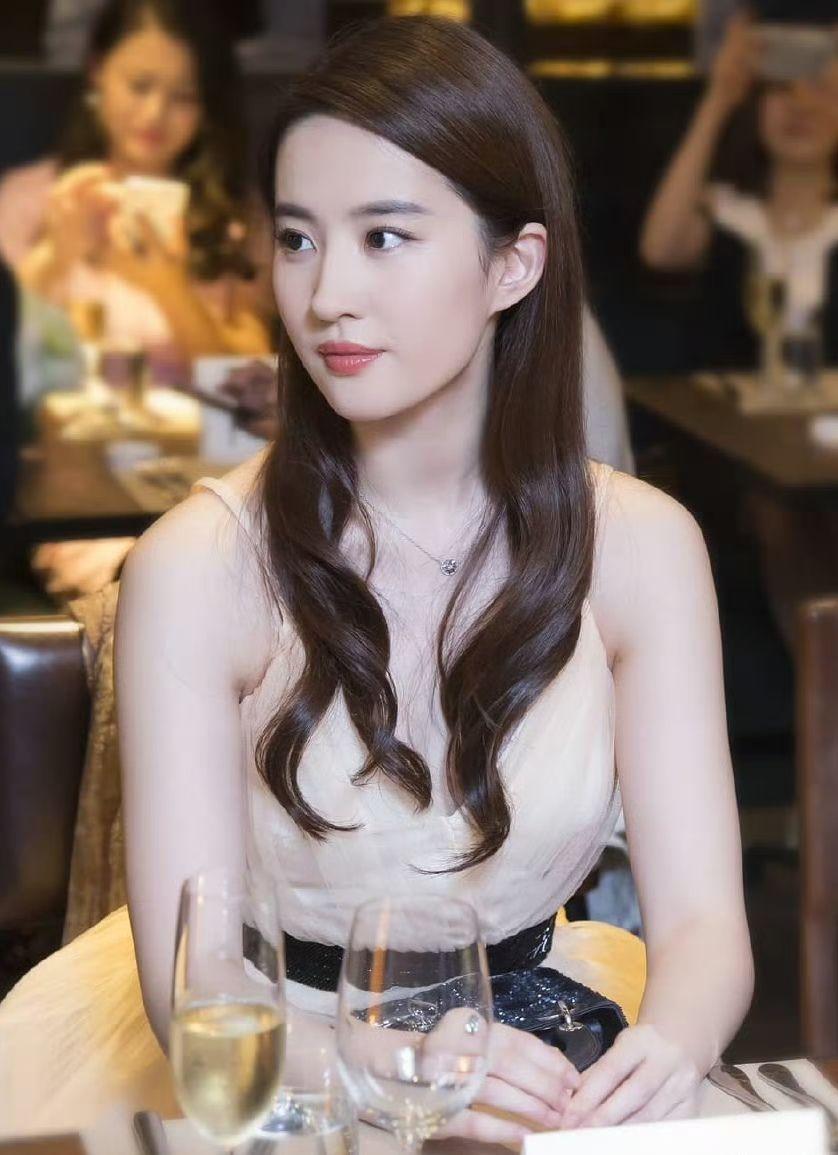 为什么大家都觉得刘亦菲好看? - 知乎