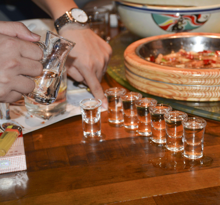 喝白酒的"六大礼仪",让你在酒桌上从容不迫!