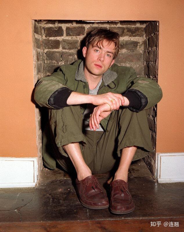 如何客观评价damon albarn的长相?