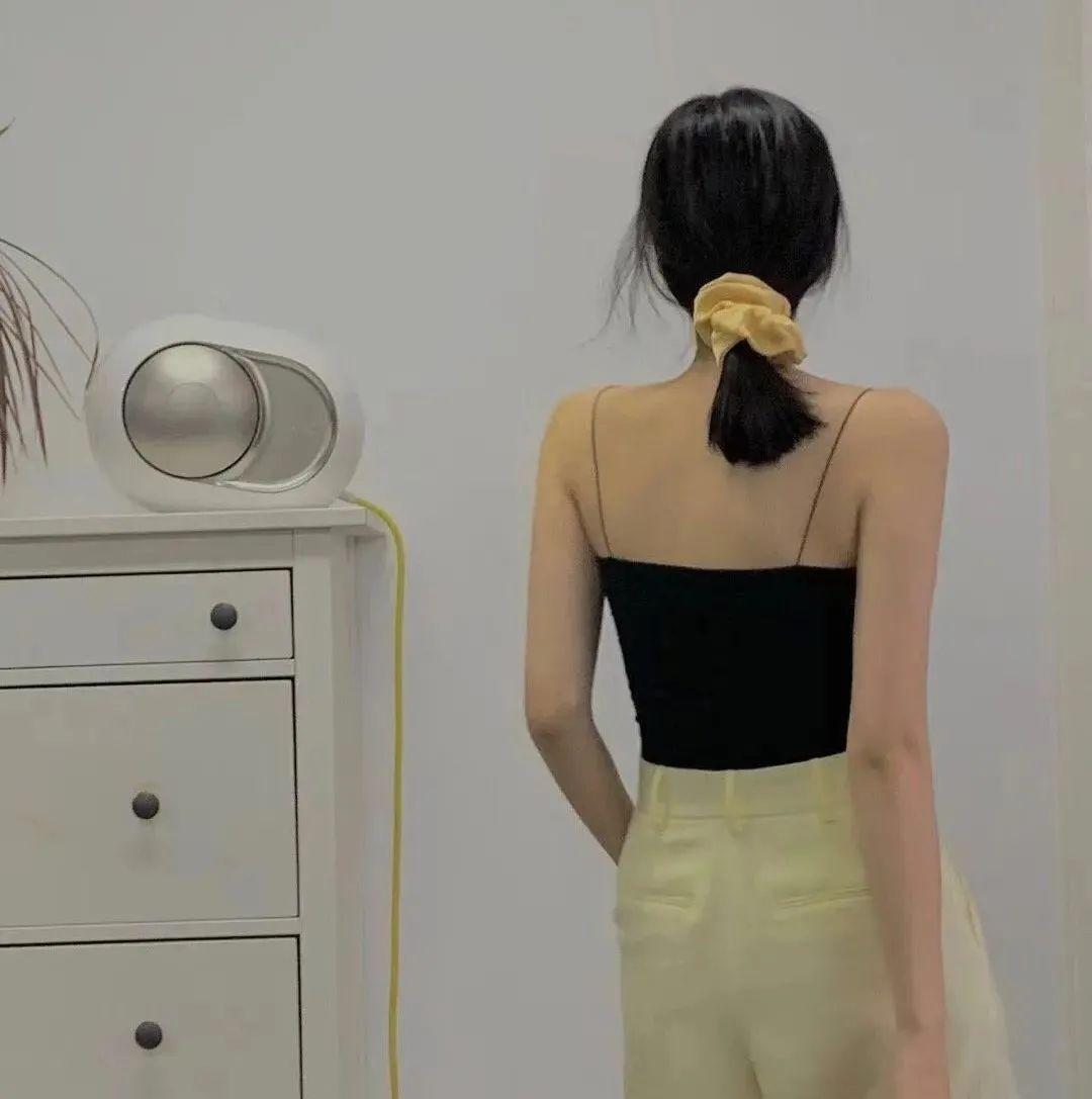 有没有这样背面的女生好看的头像? - 知乎