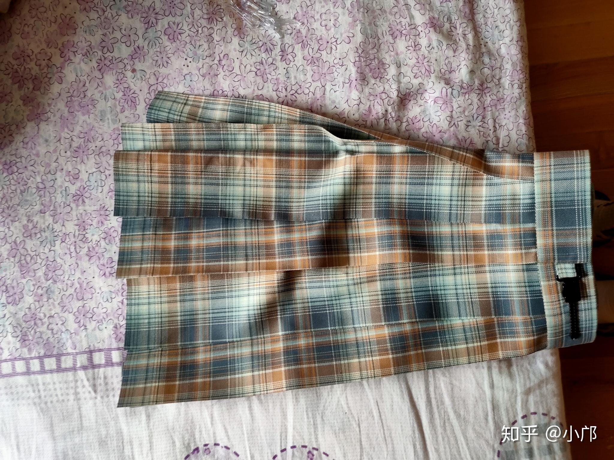 jk裙子右边炸褶是什么原因其他同腰围都没炸