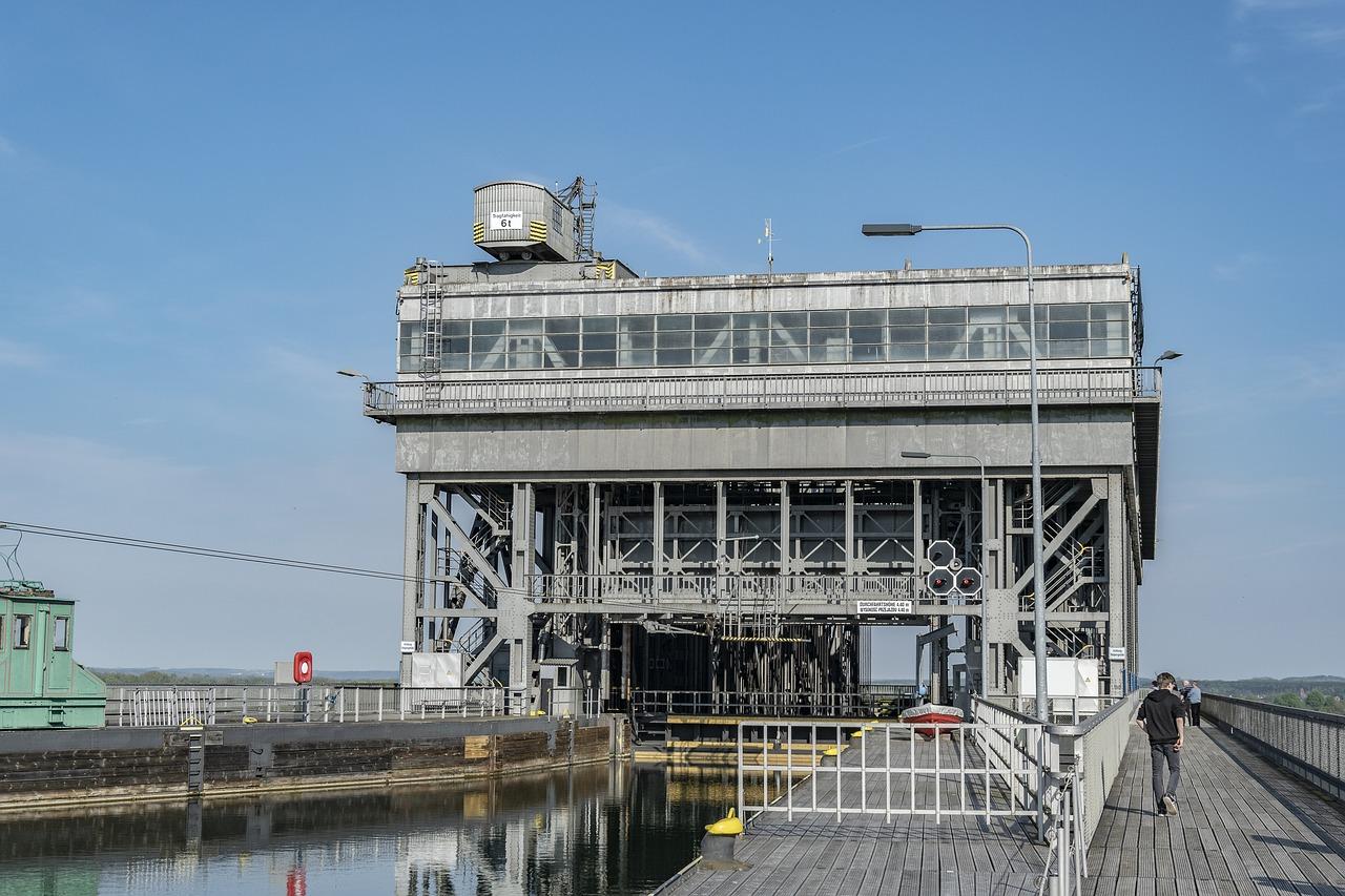 3. 港航中心位置