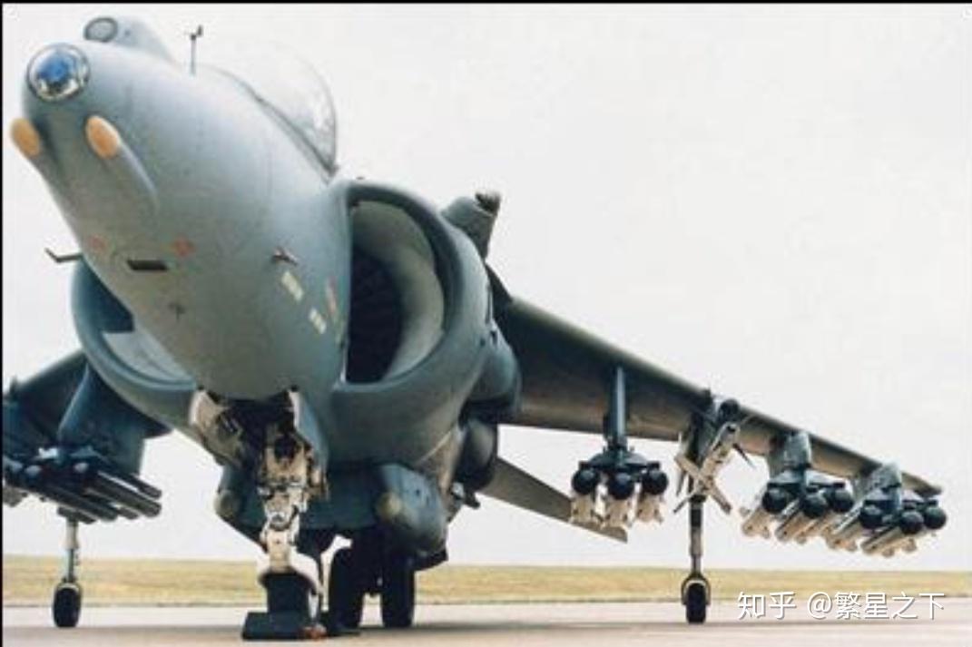 最新型的a10与苏25攻击机论攻击力哪个强悍
