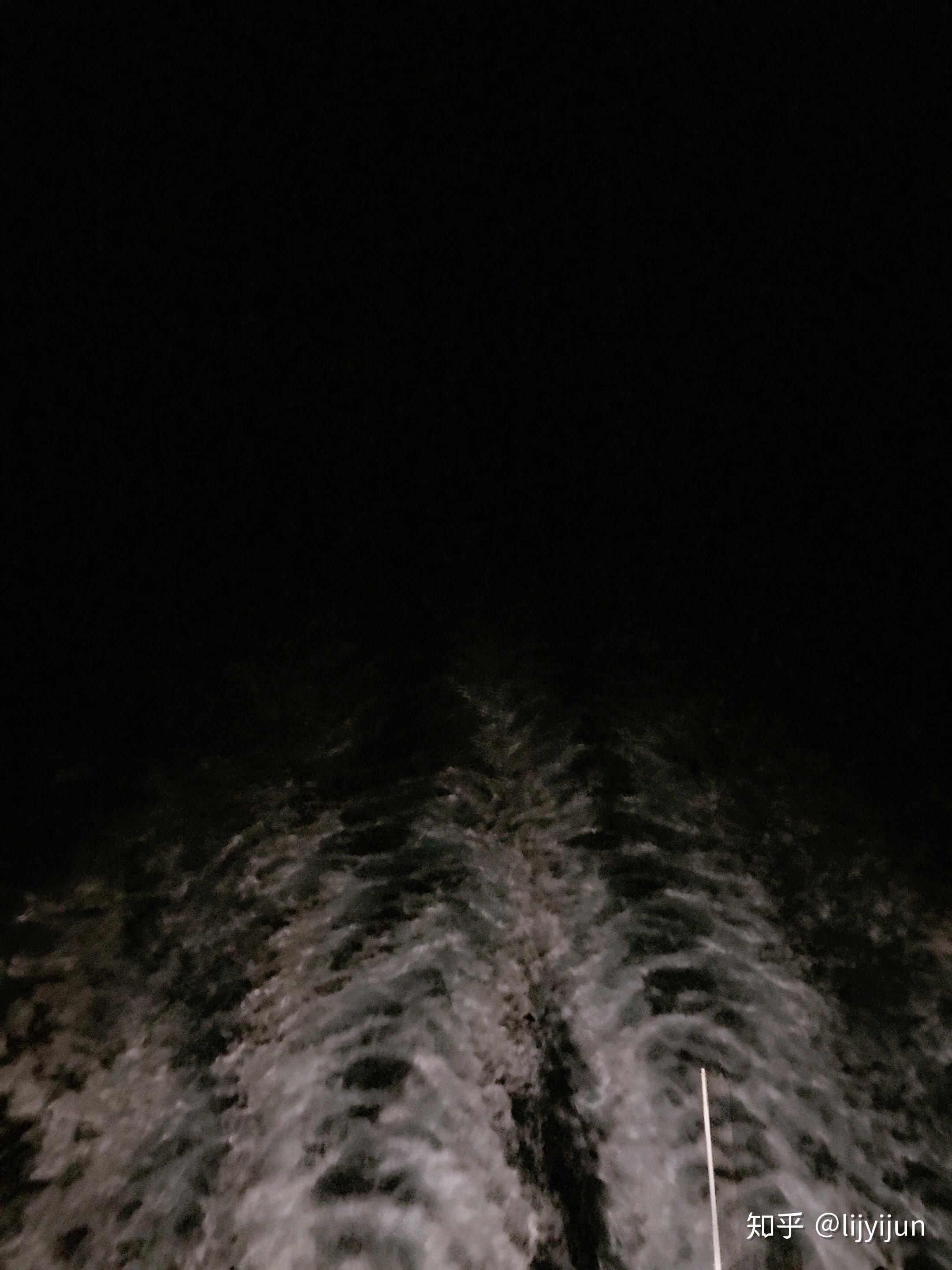 有人像我一样觉得夜晚的大海是很恐怖的? - 知乎