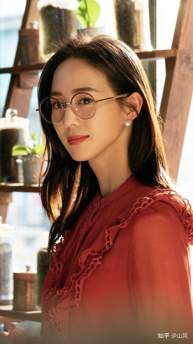 鬼吹灯原著里对雪莉杨相貌的描写就是大嘴巴么