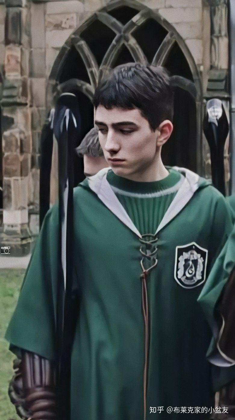 斯莱特林魁地奇球服是什么样的