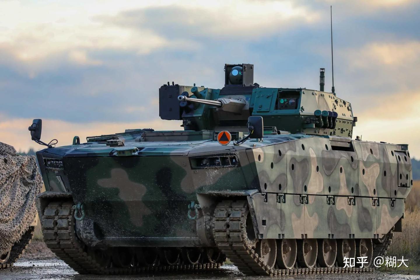 来自波兰的新型步兵战车(BMP)“獾”(BARSUK)装甲车 - 知乎