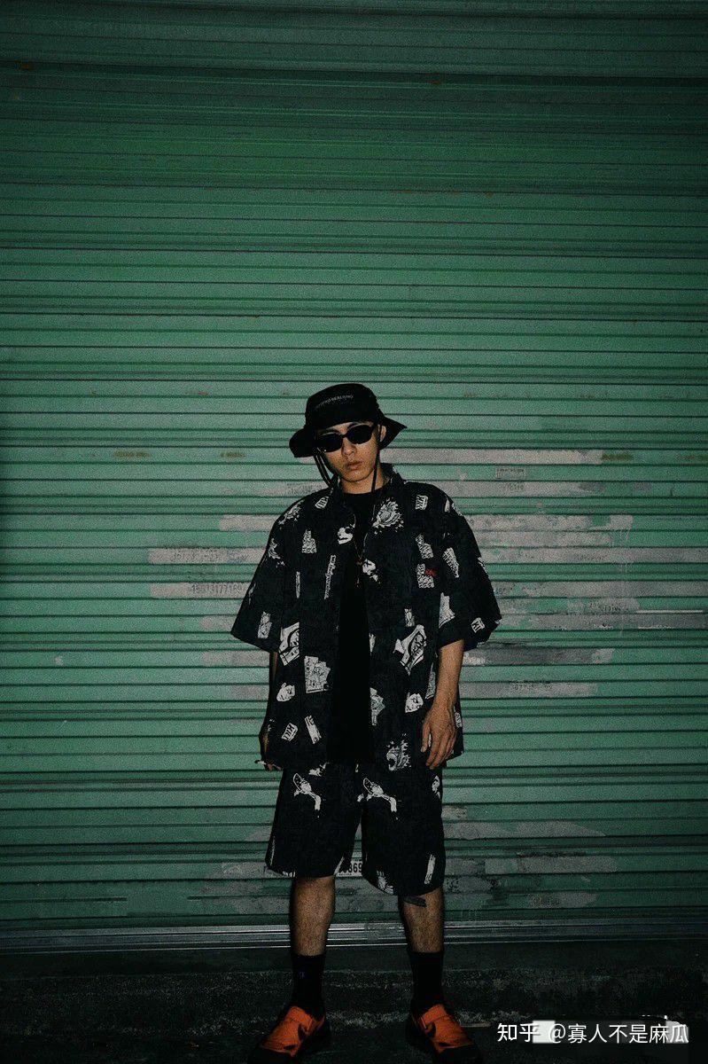 刘聪在新说唱穿的衣服有哪些