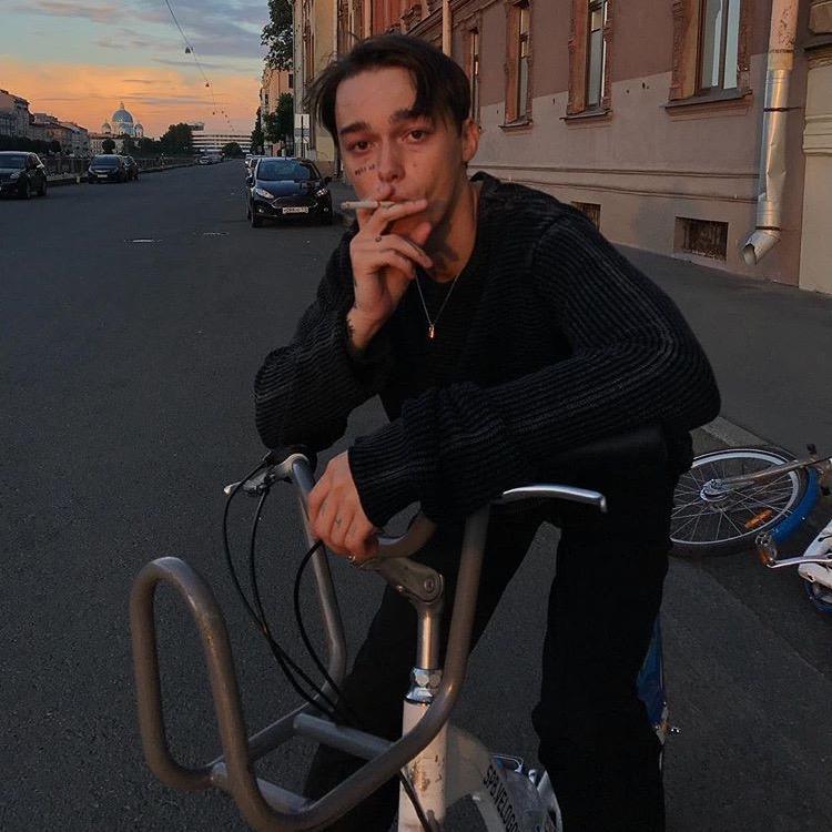 谁有那种男生酷酷的头像呀