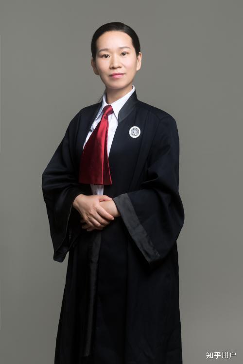 为什么中国律师很少佩戴律师徽章,但是日剧里日本的律师一定会佩戴