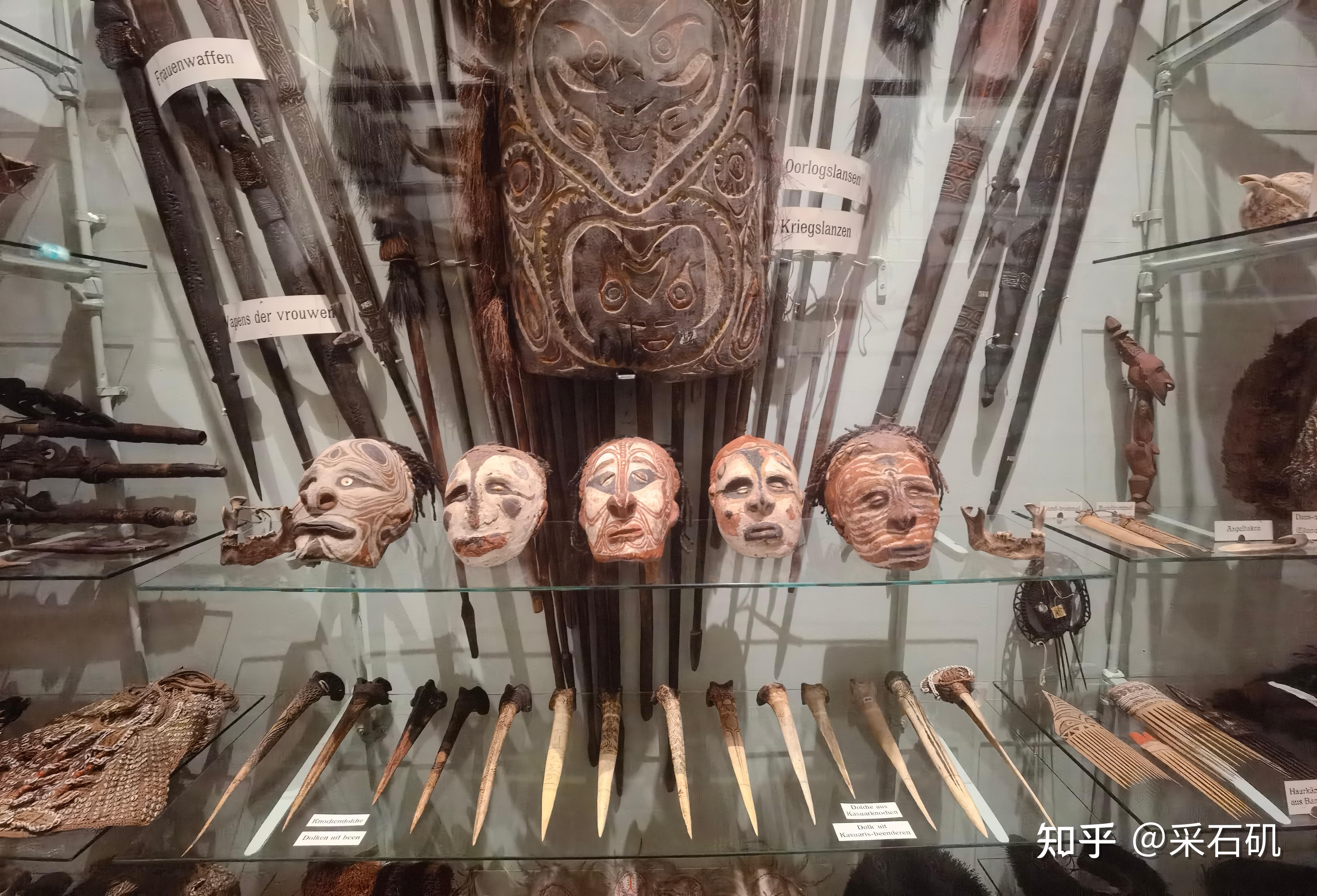 该博物馆主要展示与天主教传教士相关的展品,包括家庭用品,传教士照片