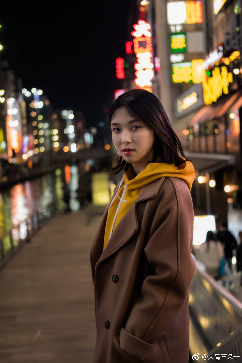 如何评价大胃王朵一双十一期间在天猫某荣耀旗舰店的直播揭秘自己吃不