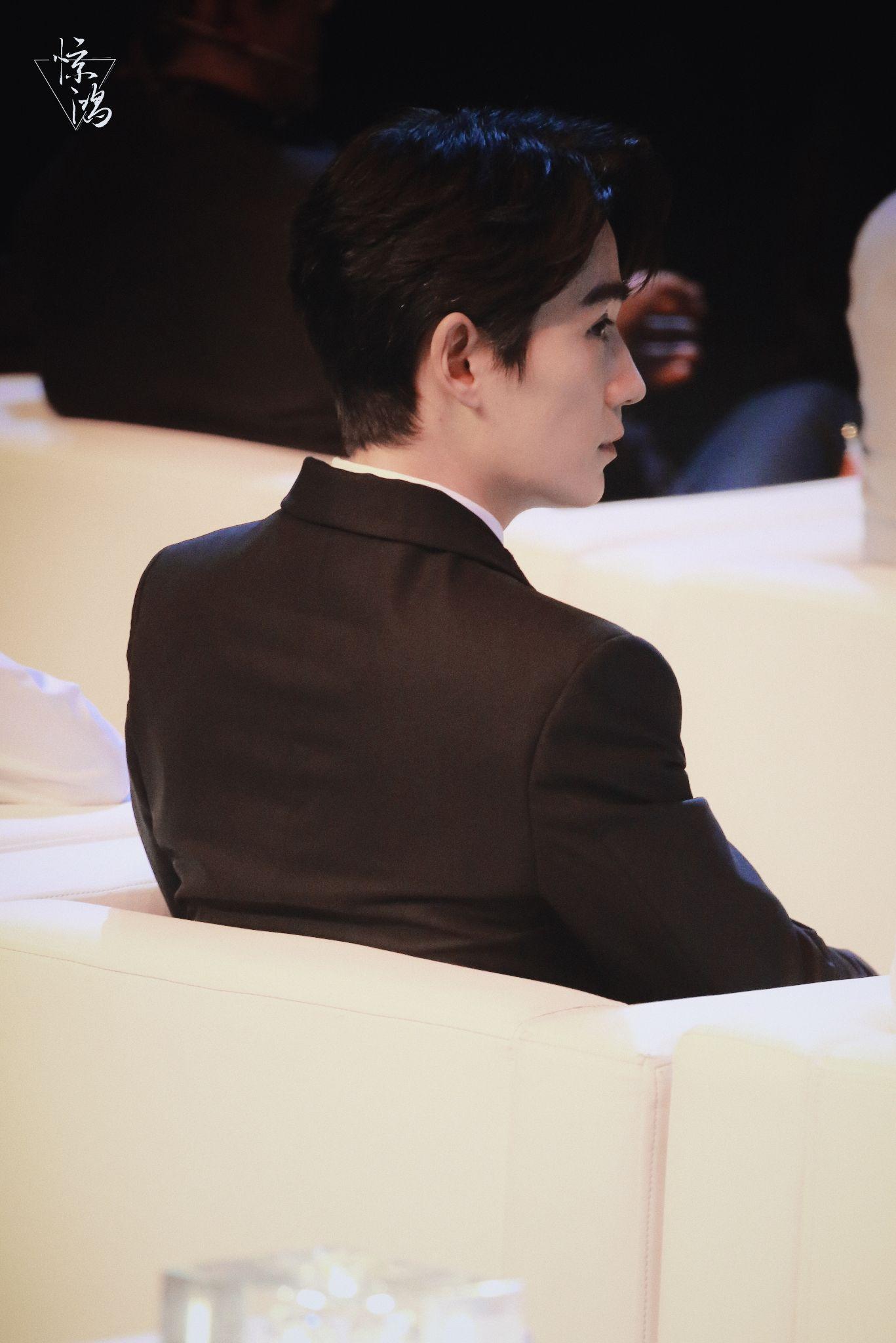 有没有朱一龙背影照或者远景照可以当手机壁纸或者电脑桌面的多多益善