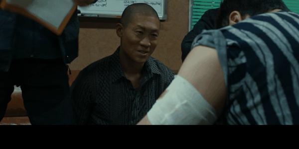 《UDT：我们小区特工队》笑不活了，这两位“恶人”演喜剧超有料