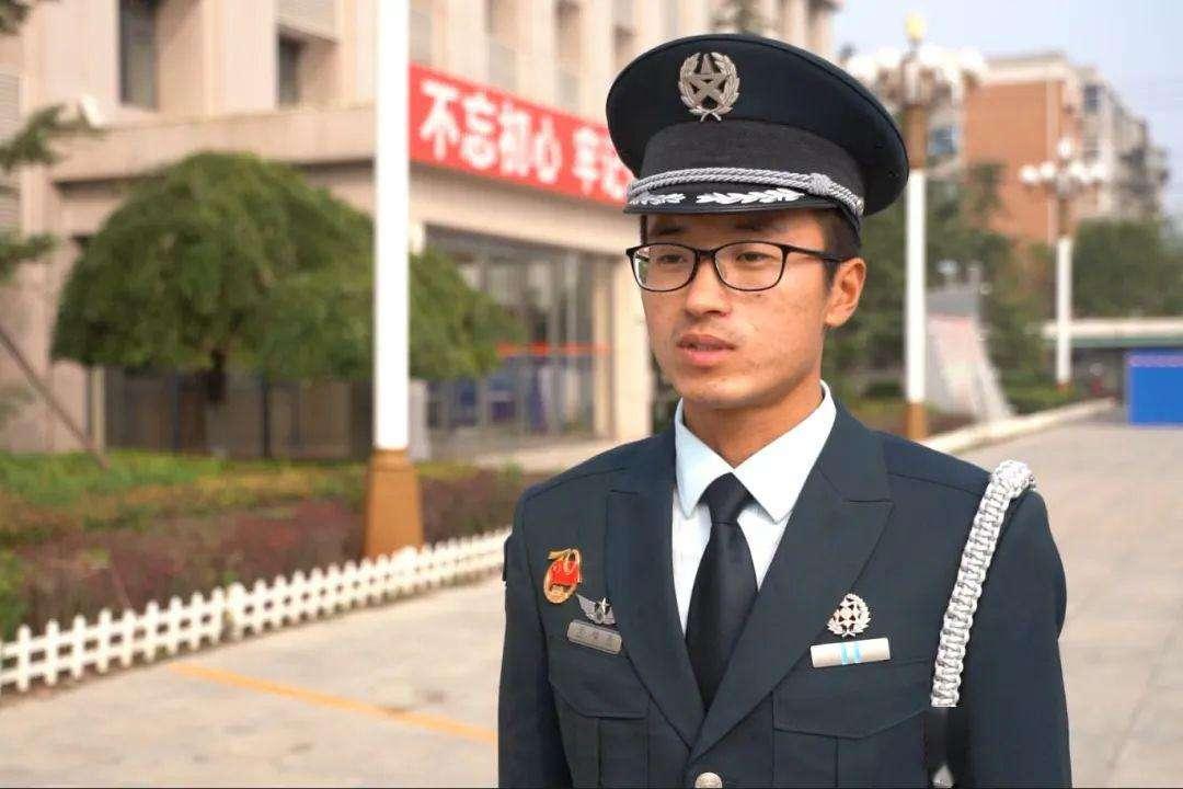 关于军队文职的报考