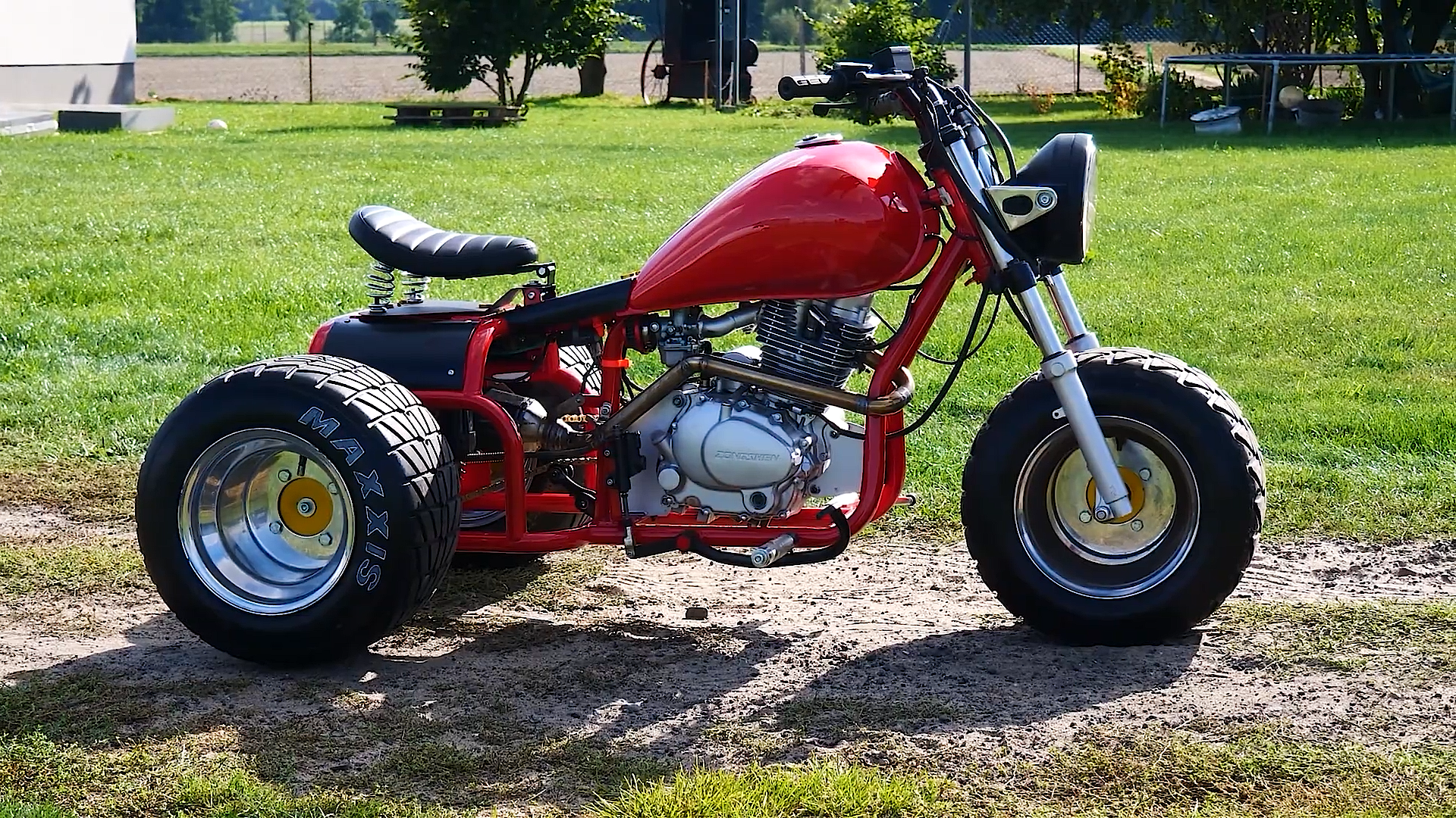 小伙用简易材料就制作出一款霸气十足的摩托车手艺太牛了吧