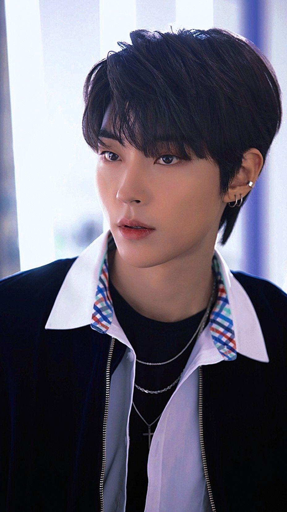 有黄仁烨壁纸吗