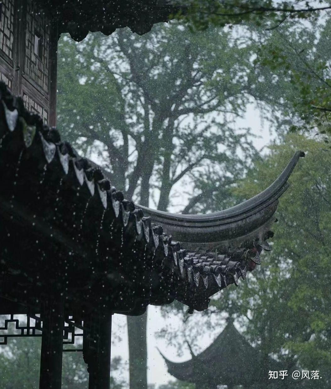 请问有那些适合描写雨蒙蒙阴雨天气的句子