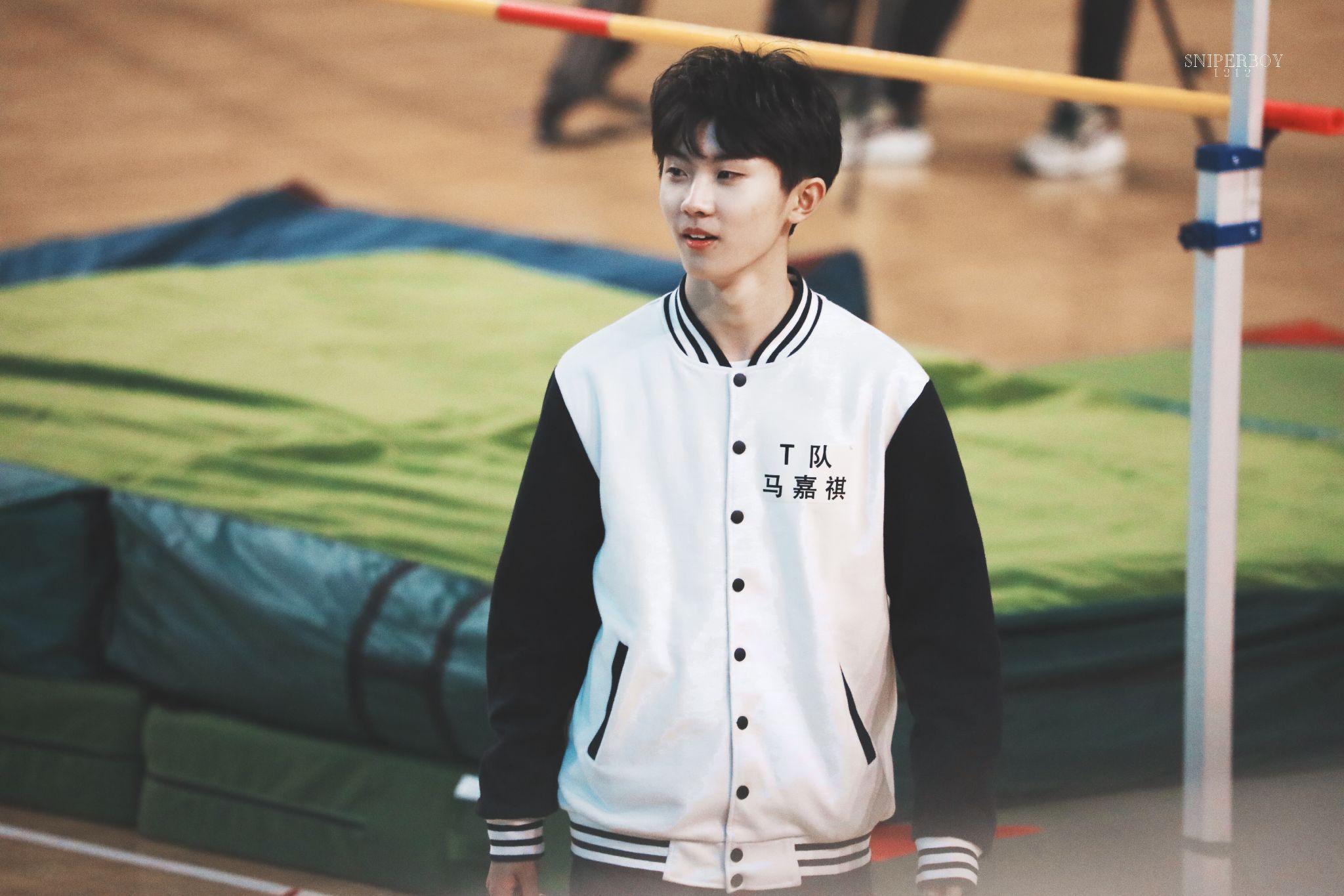 有没有关于马嘉祺的好看高清照片能当电脑壁纸的那种