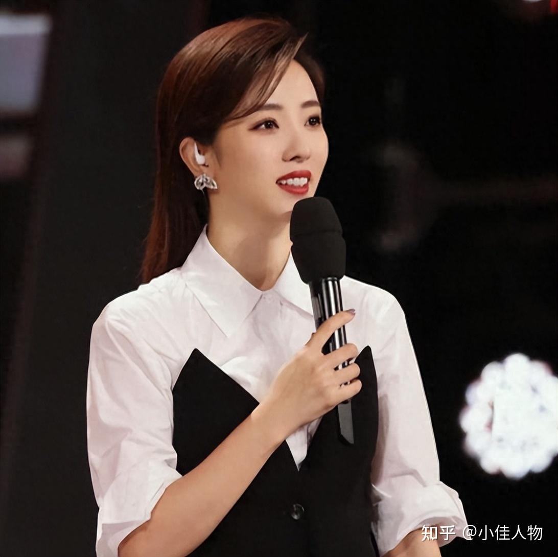 如何评价央视主持人李思思?
