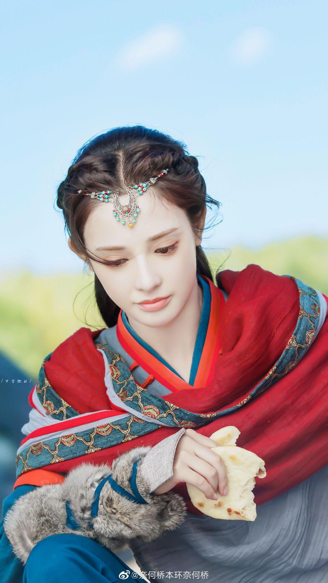 大家能给我一些东宫小枫的壁纸吗