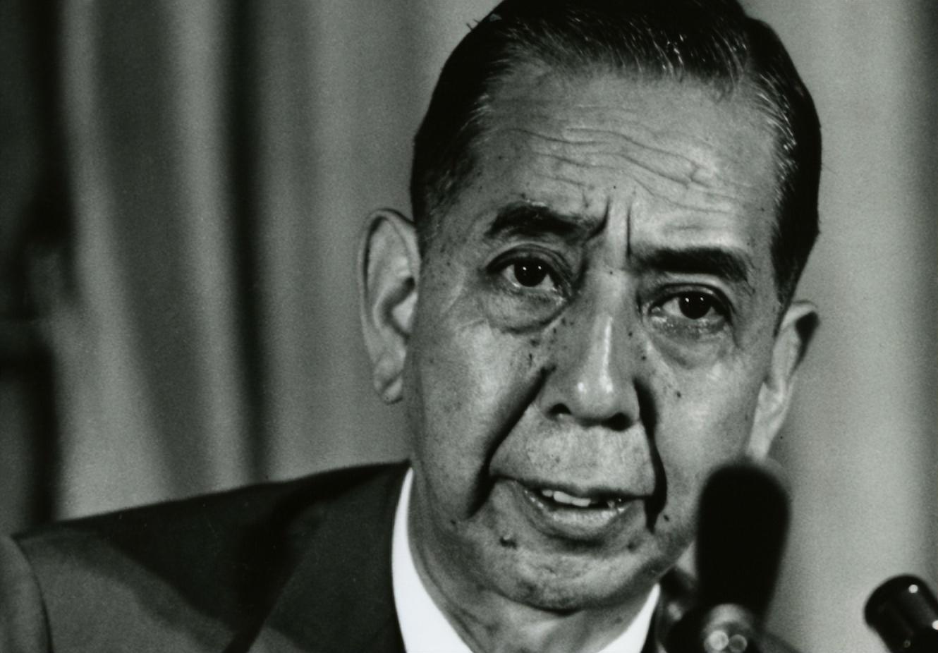 为什么岸信介逃脱战犯审判后还能成为日本首相? - 知乎