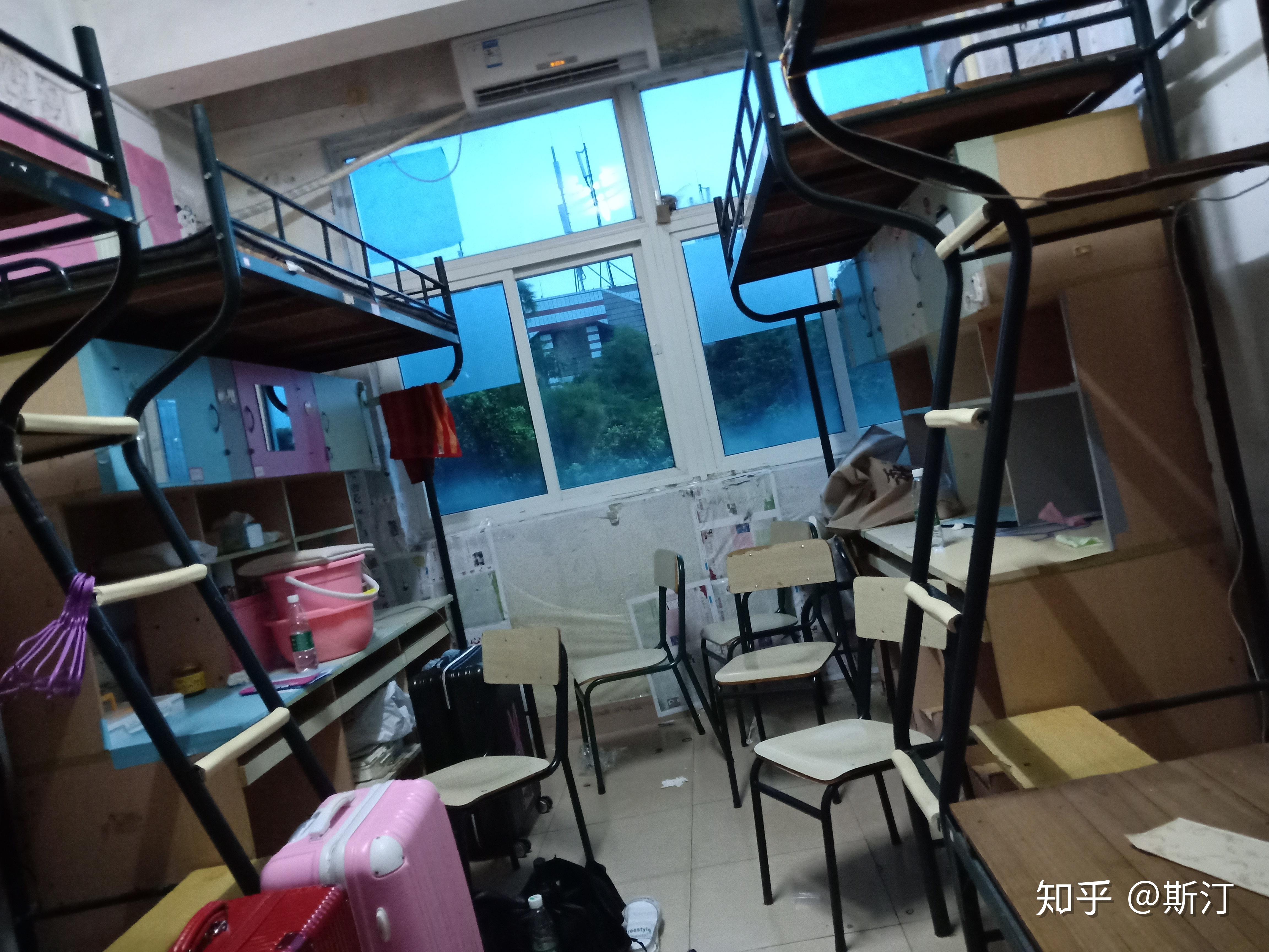 泉州师范学院寝室是不是上床下桌有图片吗