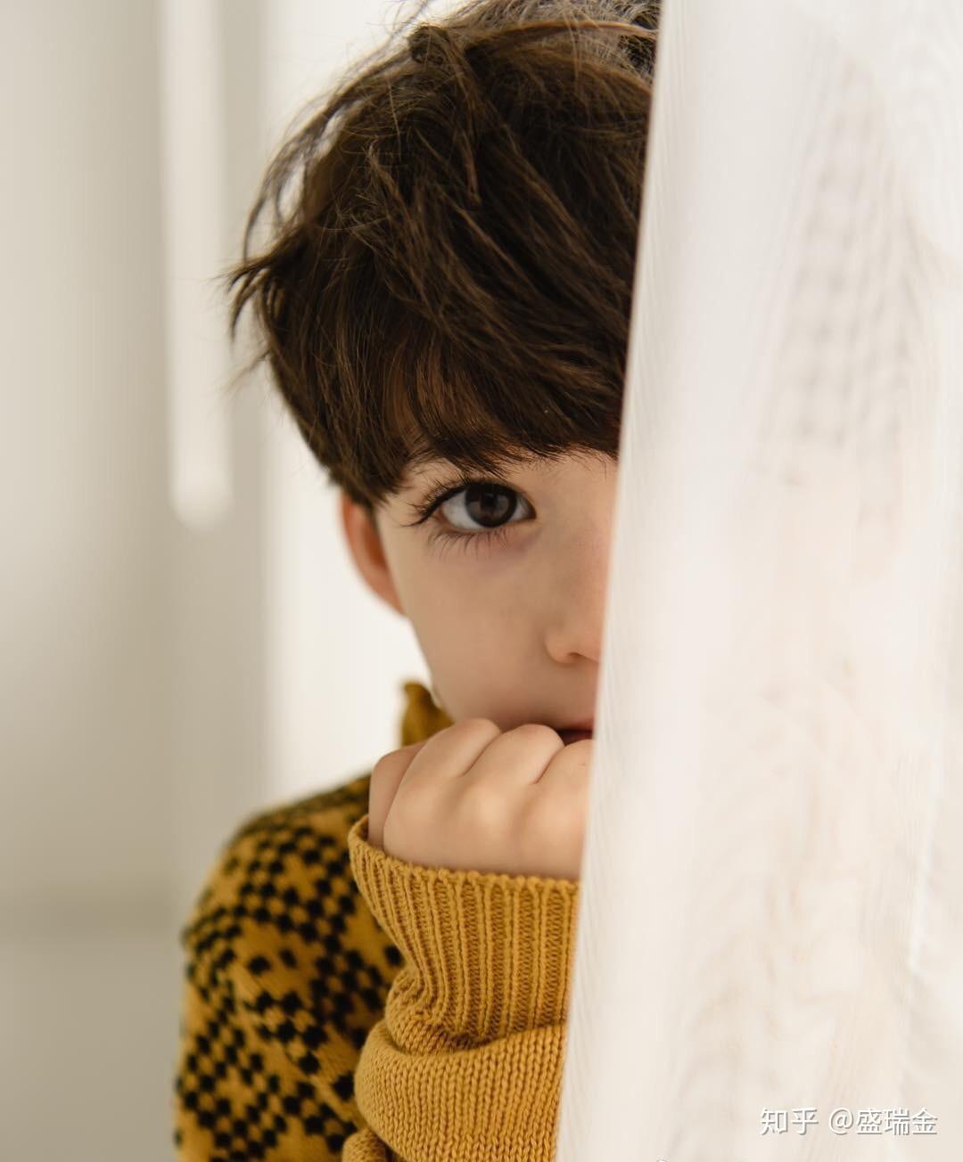 有没有阳光小男孩快乐的笑的头像给人以温暖