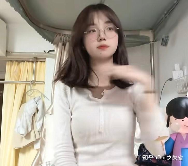 胸太大怎么办女学生图片