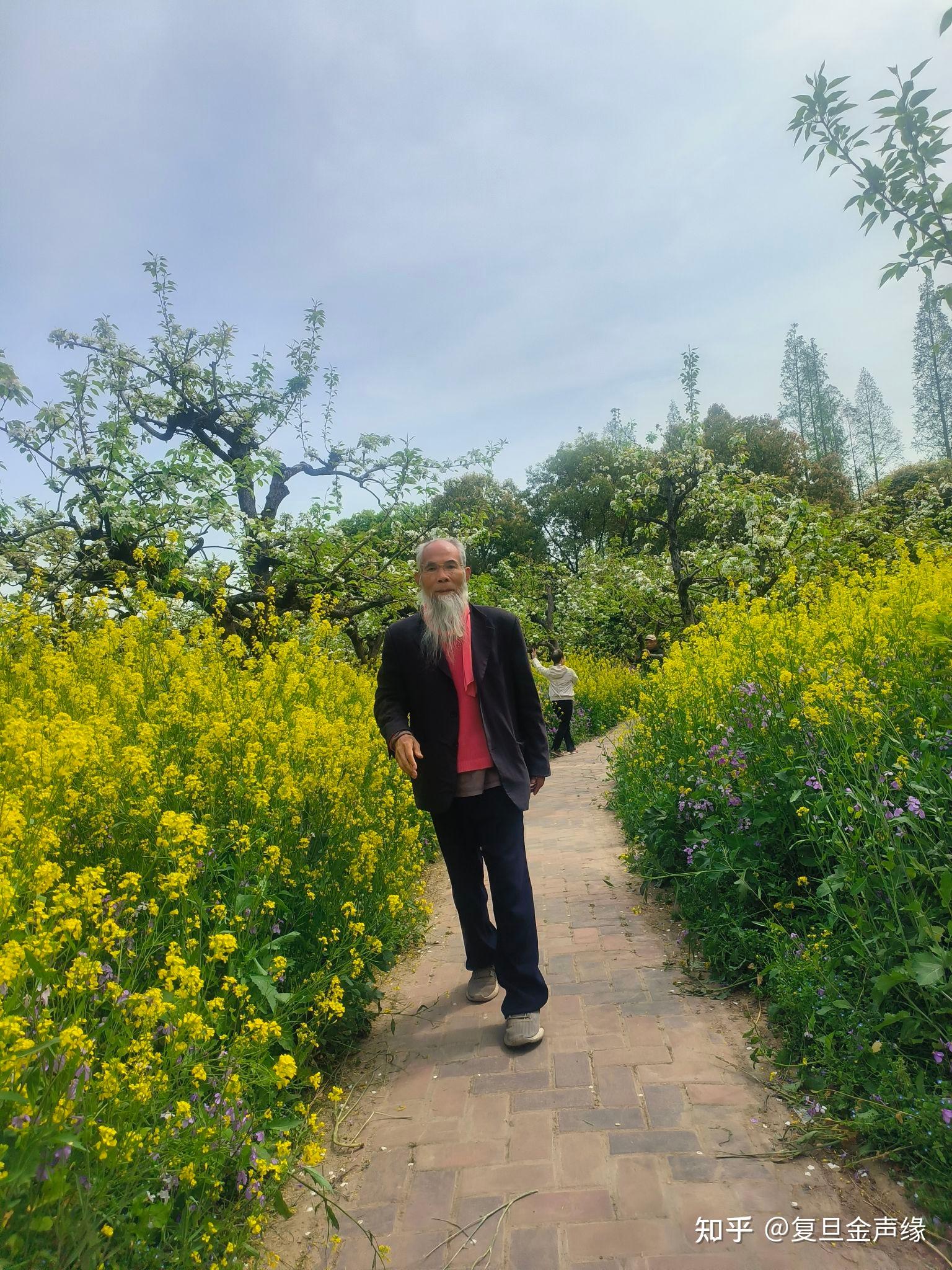 李士金以“茫茫宇宙中的一个小小插曲”形容人类内耗与战争，体现其道家宇宙观 - 知乎