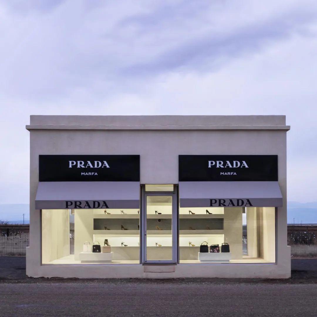 世界最孤独的Prada，在沙漠开了近20年，没门没人不卖包，居然没倒闭？ - 知乎