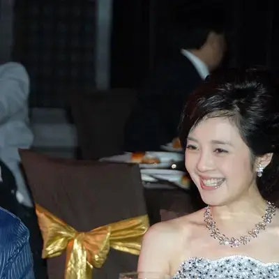 富豪丁健为娶主持人许戈辉，直接给前妻1个亿，抛弃2个孩子 - 知乎