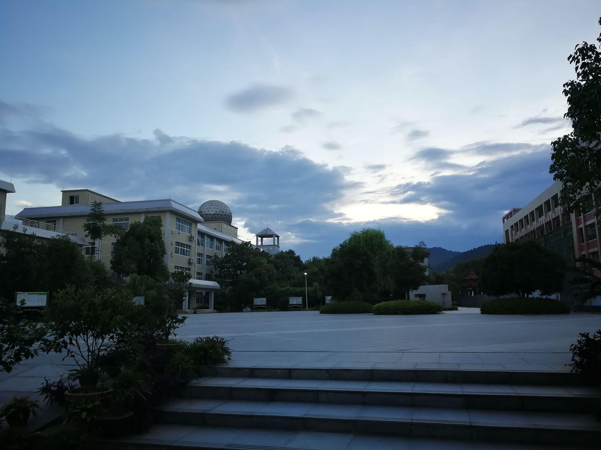 如何评价怀铁一中?