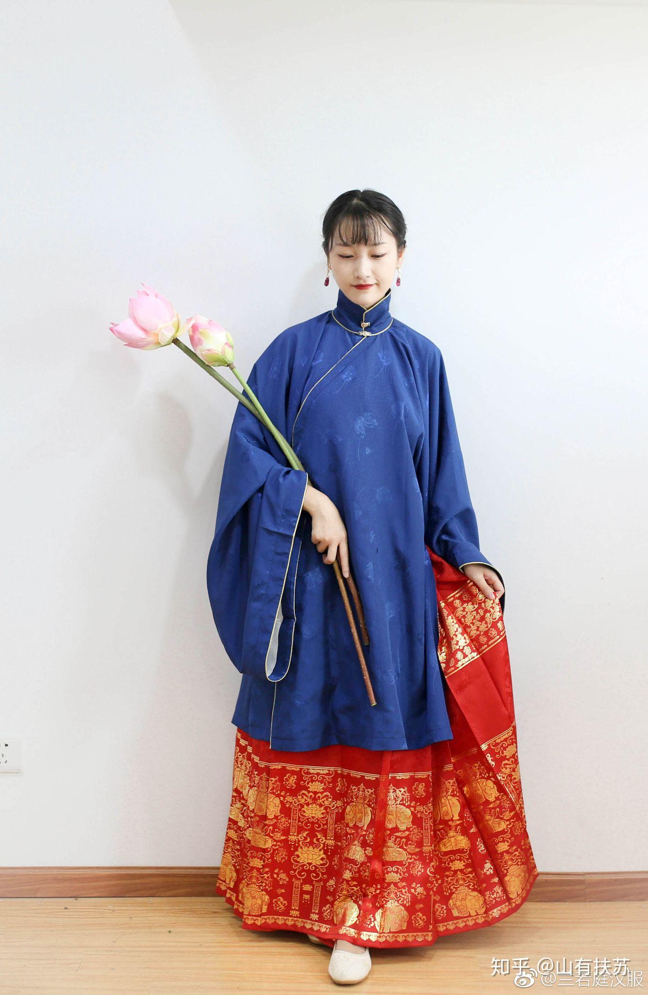 求答兰若庭家的太平有象你们长袄和马面配的啥颜色