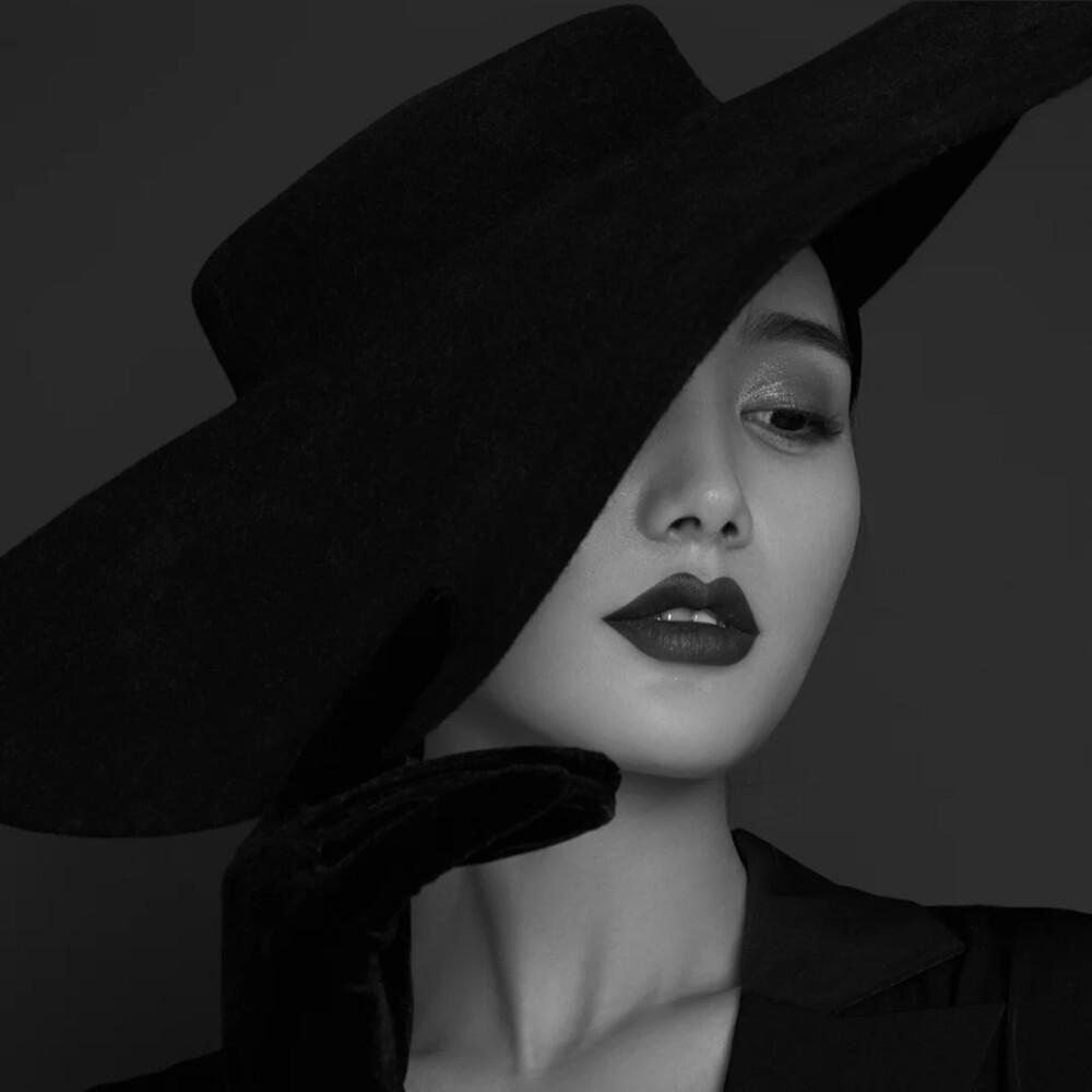 有没有什么黑白色调的高级感头像推荐? - 知乎