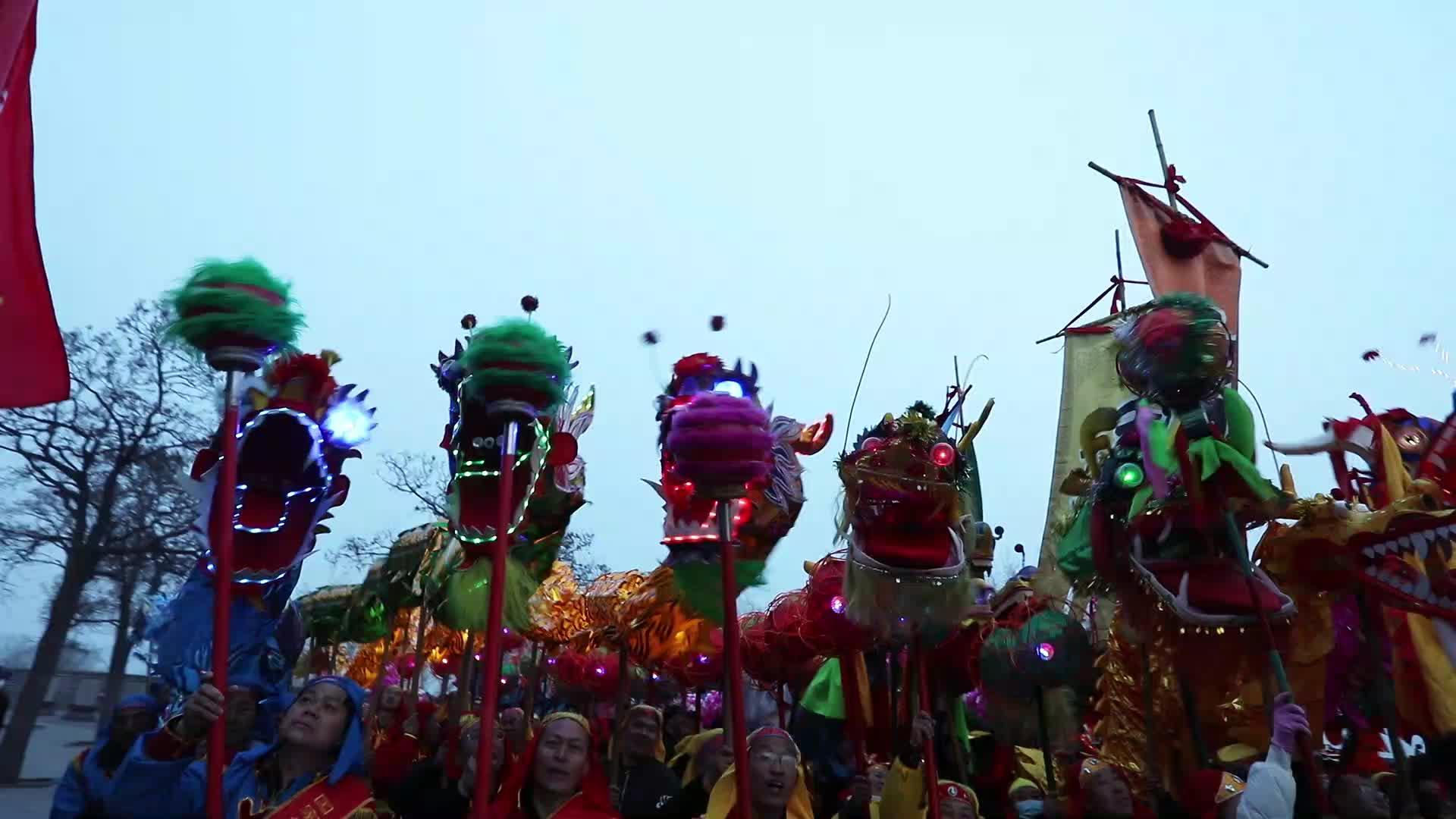 二月二金州龙舞惊艳亮相山海关老龙头全国舞龙大会