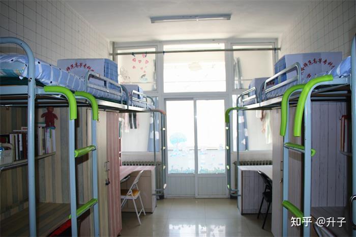 铁岭师范高等专科学校的宿舍条件如何?校区内有哪些生活设施?