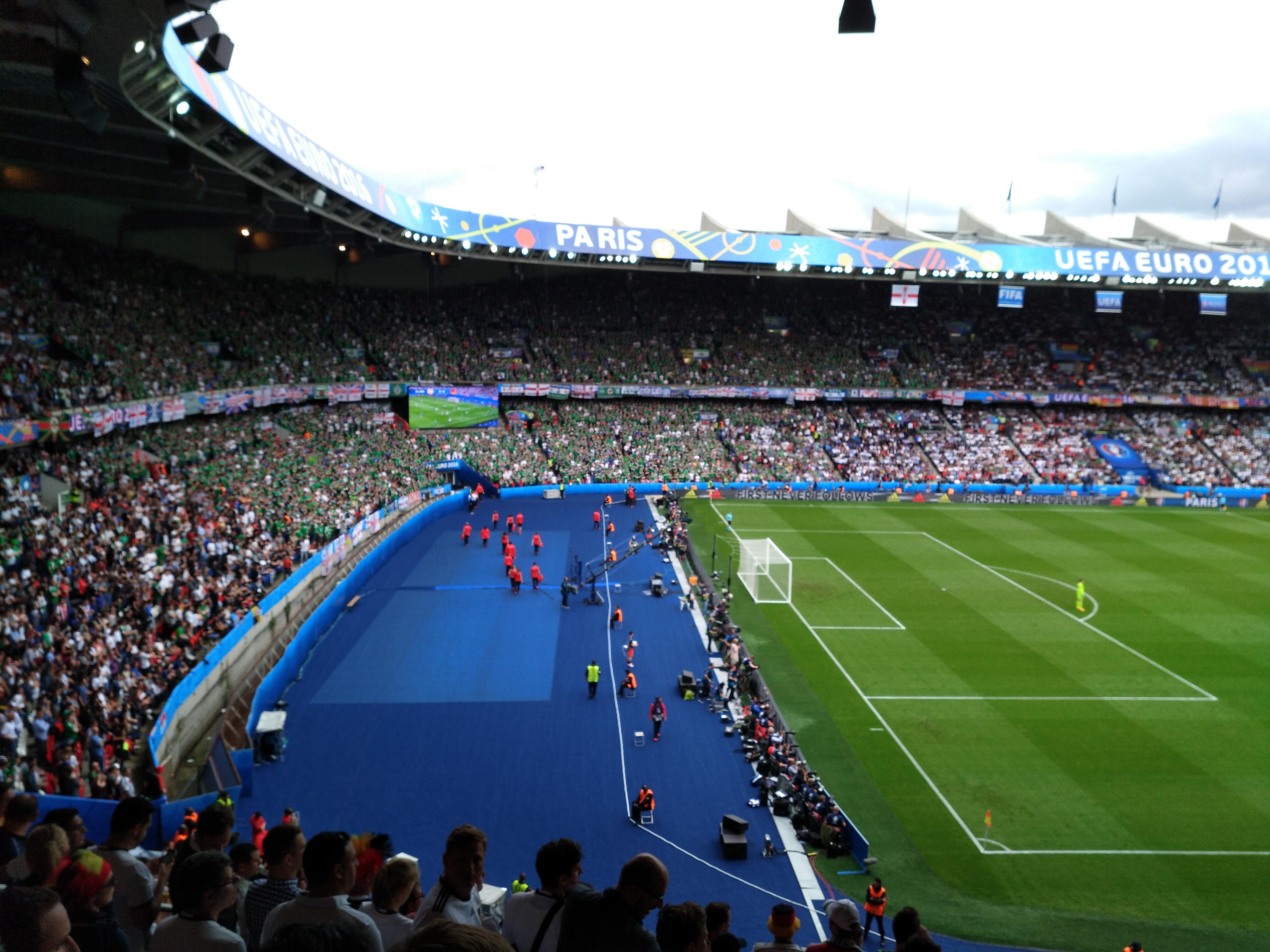 如何评价退钱哥说,去卡塔尔世界杯现场看球不如在家用投影仪看得更爽