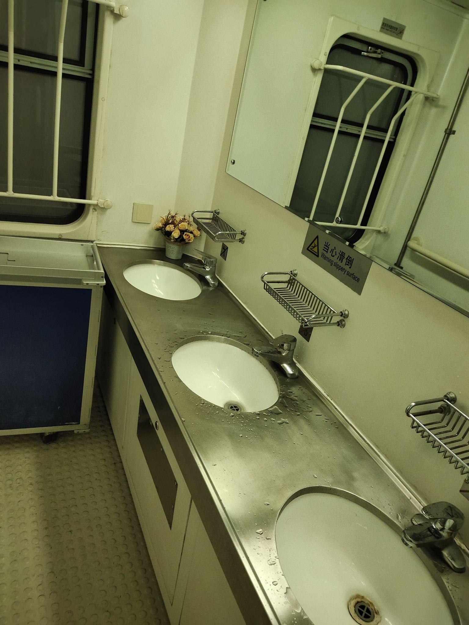 乘坐z49/50次列车是种什么体验? - 知乎