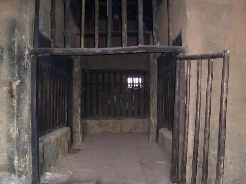 古代监狱和衙门一般都建在哪里,城内城外?怎么布局? - 知乎