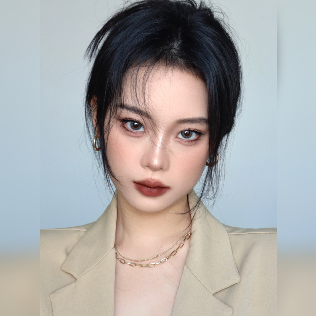 想尝试欧美妆,但每次化妆浓一点就像精神小妹,更别说欧美妆了,怎么办?