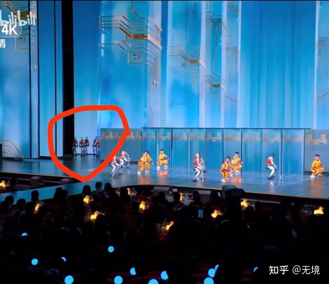 如何评价宇树科技机器人在2026年春晚的武术表演《武 BOT》?与去年的《秧 BOT》相比有哪些进步? - 知乎
