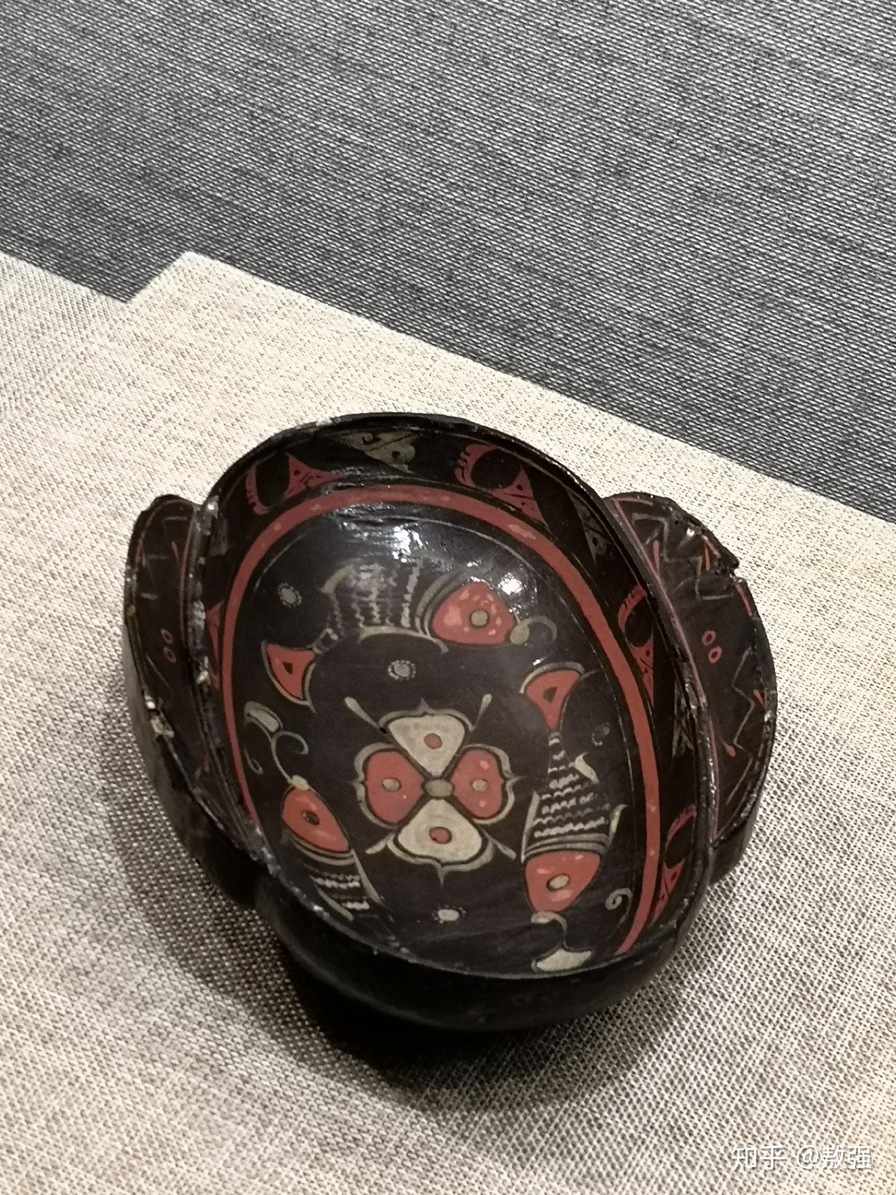 如何通过西汉漆耳杯的型制颜色以及纹饰来判断器物时代的早晚