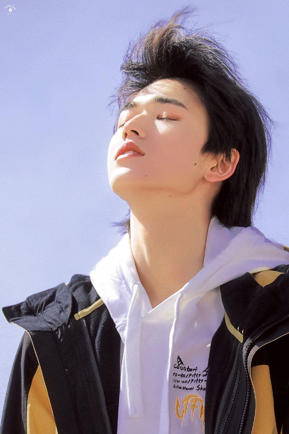 宋亚轩有哪些出圈的生图? - 知乎