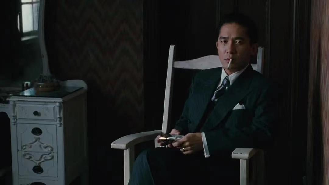 要说易先生对王佳芝是真爱,那为什么最后还会杀了她? - 知乎