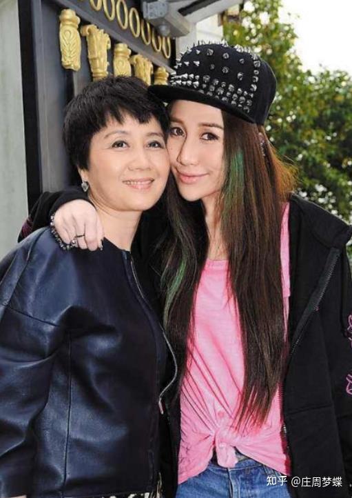 为什么赌王四太梁安琪愿意嫁给赌王，她当年才20来岁，赌王已经有60来岁了，请问这是真爱吗？ - 知乎