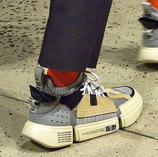 有哪些印有汉字的鞋子